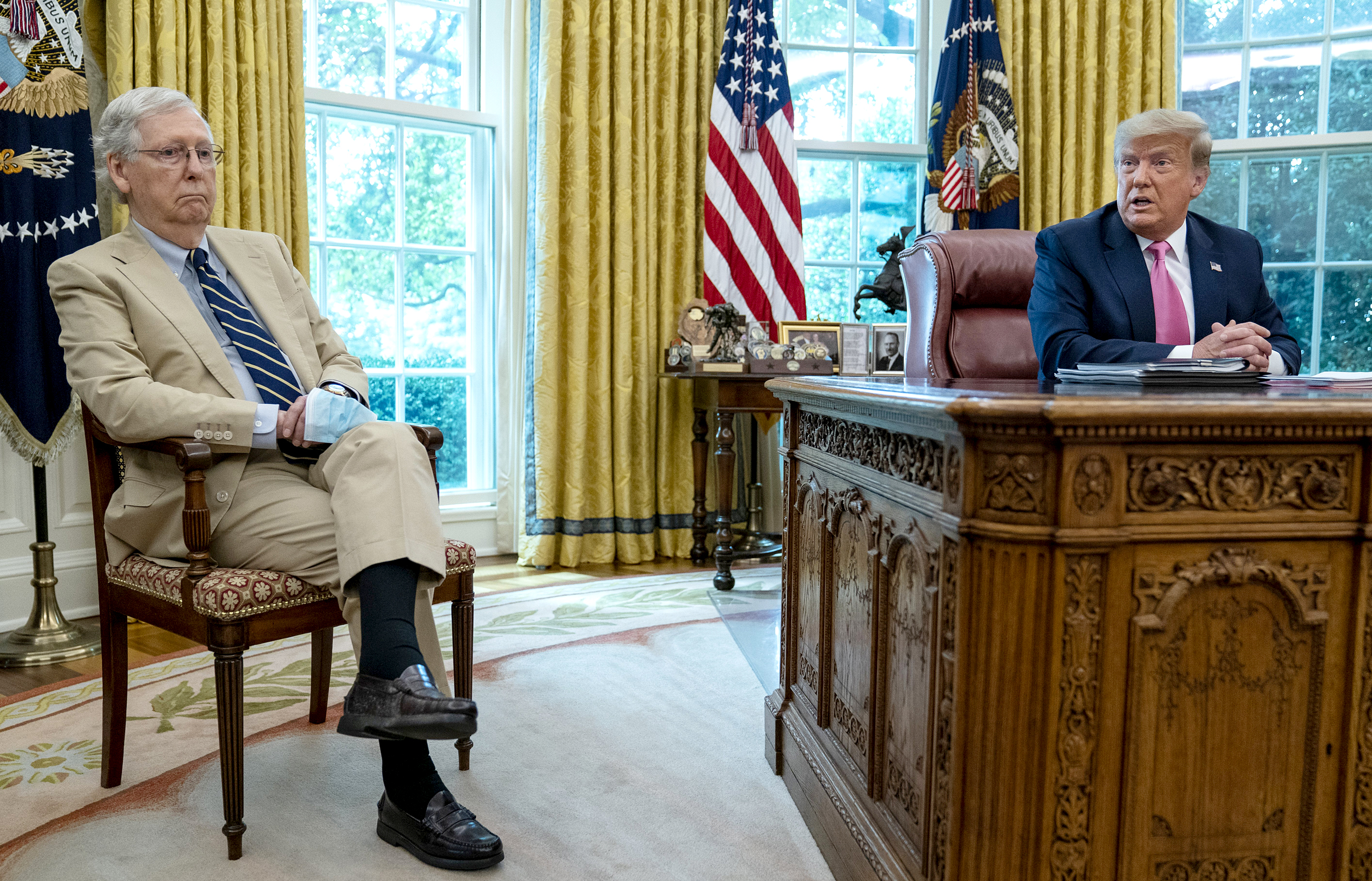 Image: Donald Trump, Mitch McConnell