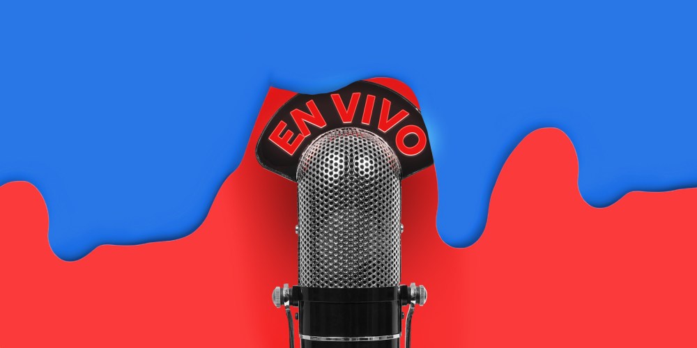 Photo illustration: Blue colored paint spilling over a microphone with the text, "En Vivo".