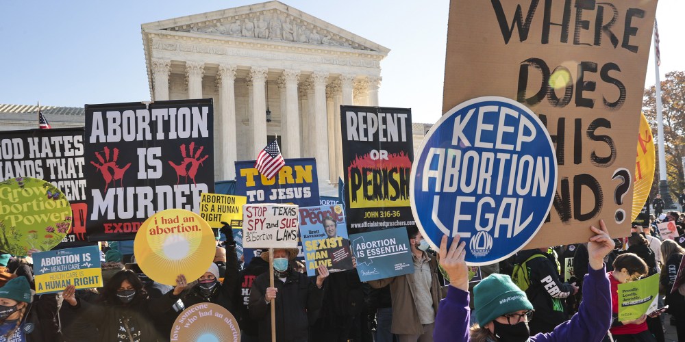 Image: Demonstrators gathered in front of the Supreme Court.