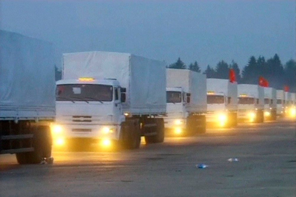 Image: A Russian convoy of trucks carrying humanitarian aid for Ukraine setting off from near Moscow