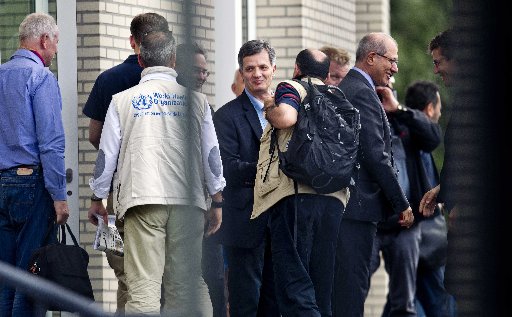 Image: UN inspectors arrive in Europe as Syria moves troops