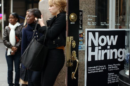 People wait in line outside an American Apparel store December 4, 2008 in New York City. (Photo by Spencer Platt/Getty Images)