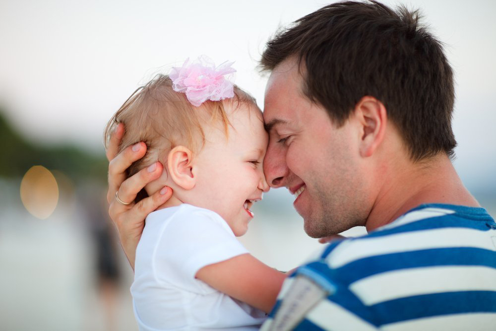 Image: Dad rubbing noses with baby