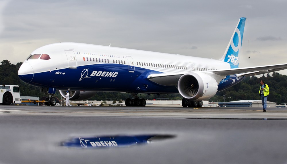 A Boeing 787-9 Dreamliner taxis in Seattle, Washington. Sept. 17, 2013.