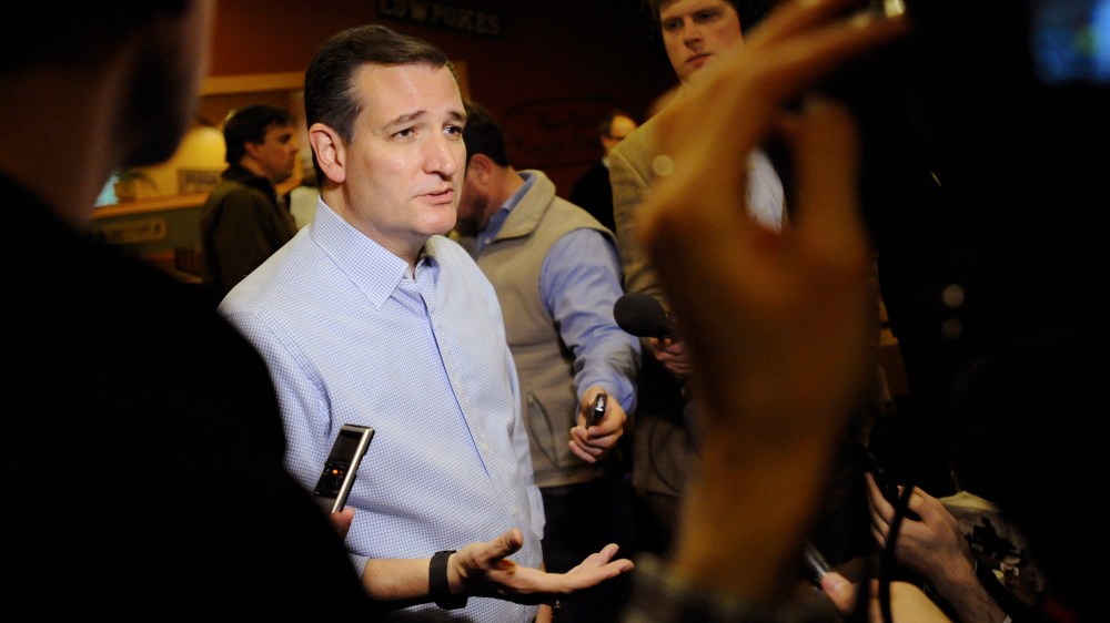Republican presidential candidate Ted Cruz speaks with the media after a campaign stop in Newton, Iowa on Nov. 29, 2015. (Photo by Mark Kauzlarich/Reuters)