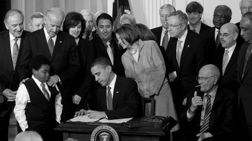 Image: Former US President Barack Obama signs the healthcare insurance reform