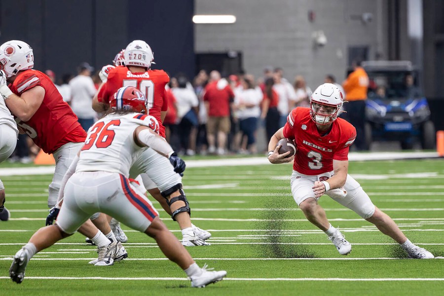 UNLV quarterback Matthew Sluka