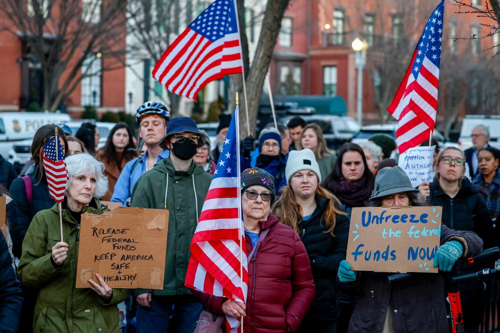Activists hold rally outside White House.