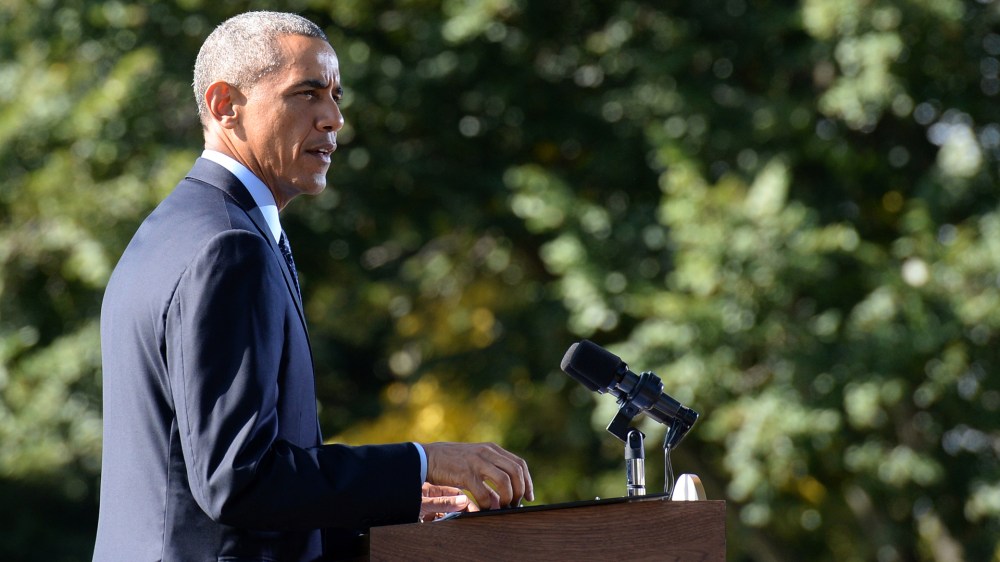 US President Barack Obama delivers remarks on airstrikes against Islamic State (IS) targets in Syria from the White House South Lawn September 23, 2014 in Washington, DC.