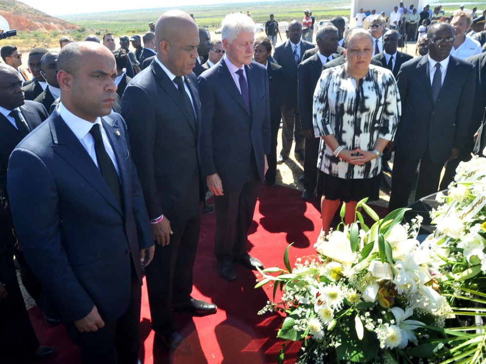 Haitian Prime Minister Laurent Lamorthe, Haitian President Michel Martelly, UN special envoy to Haiti former US president Bill Clinton and Haitian First Lady Sophia Martelly observe a minute of silence on January 12, 2013 in Titanyin, 14km from Port-au...