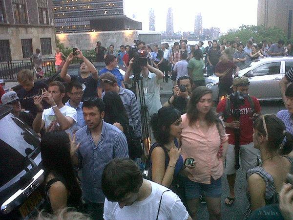 New Yorkers come out for celestial celebrity