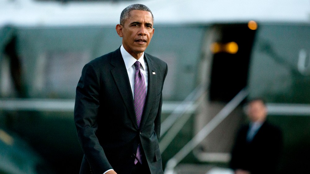 President Barack Obama walks from Marine One across the South Lawn to the Oval Office of the White House, Jan. 15, 2015, in Washington, D.C. (Photo by Carolyn Kaster/AP)