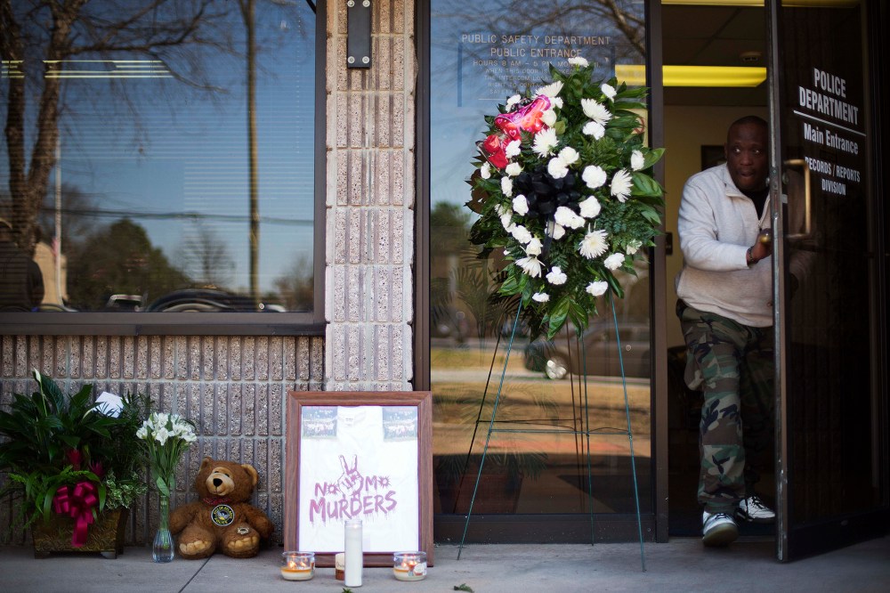 A makeshift memorial stands outside the Riverdale police station the day after Maj. Greg Barney, a 25-year veteran, died while helping other officers serve a 'no knock' warrant in a drug case, Feb. 12, 2016, in Riverdale, Ga. (Photo by David Goldman/AP)