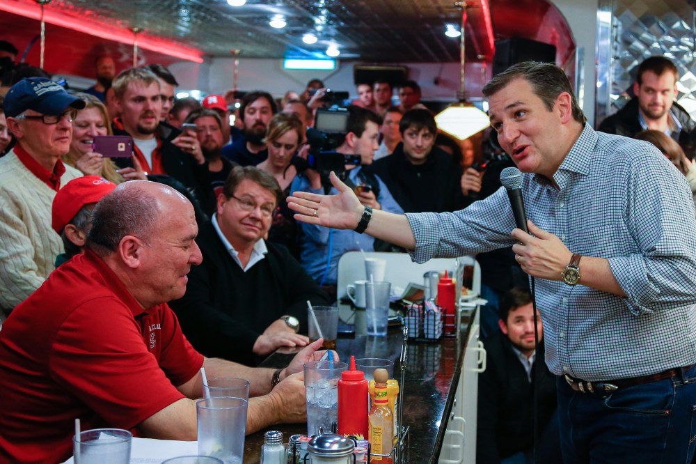Republican Presidential candidate Sen. Ted Cruz, R-Texas campaigns at Penny's Diner in Missouri Valley, Iowa, Jan. 4, 2016. (Photo by Nati Harnik/AP)