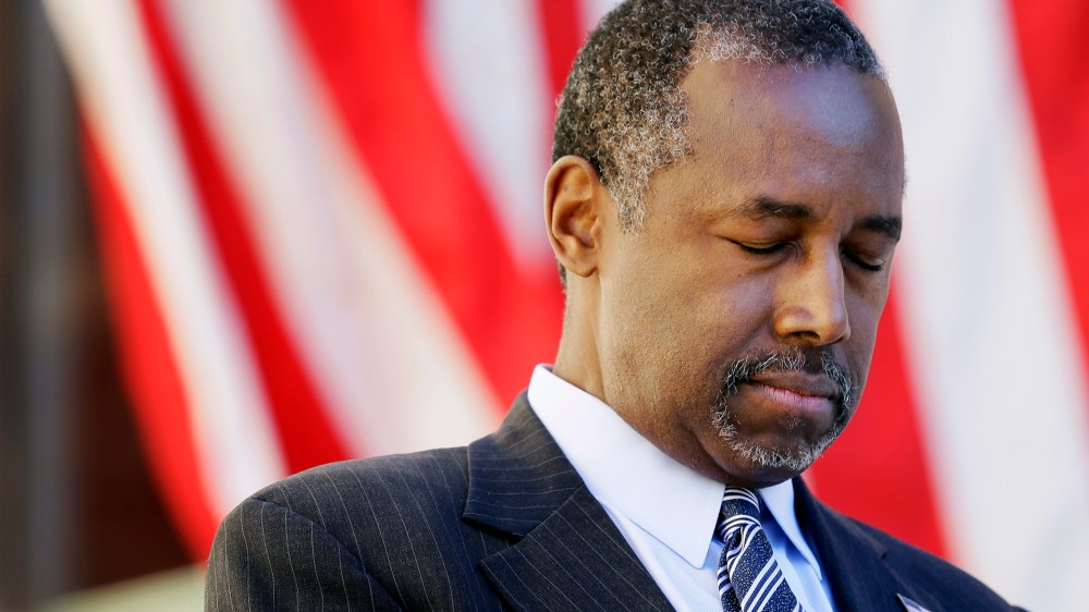 Republican presidential candidate Dr. Ben Carson bows his head in prayer before speaking at a town hall meeting, Oct. 2, 2015, in Ankeny, Iowa. (Photo by Charlie Neibergall/AP)