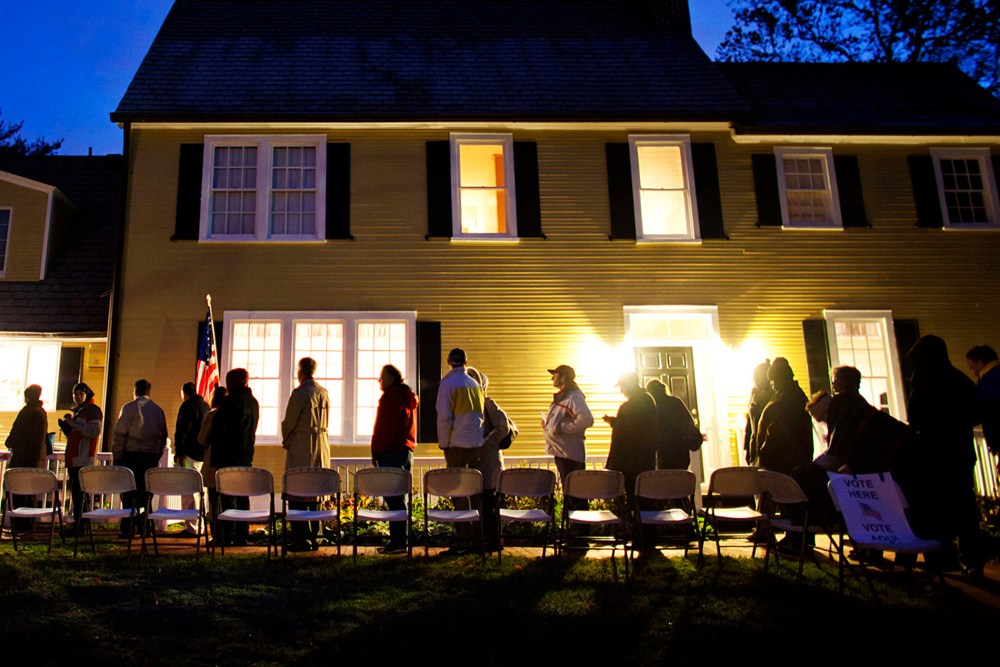 Virginia residents wait in line in the pre dawn hours to vote in the presidential election the Hunter House at Nottoway Park in Vienna, Va. on Nov. 6, 2012. (Photo by Jim Lo Scalzo/EPA)