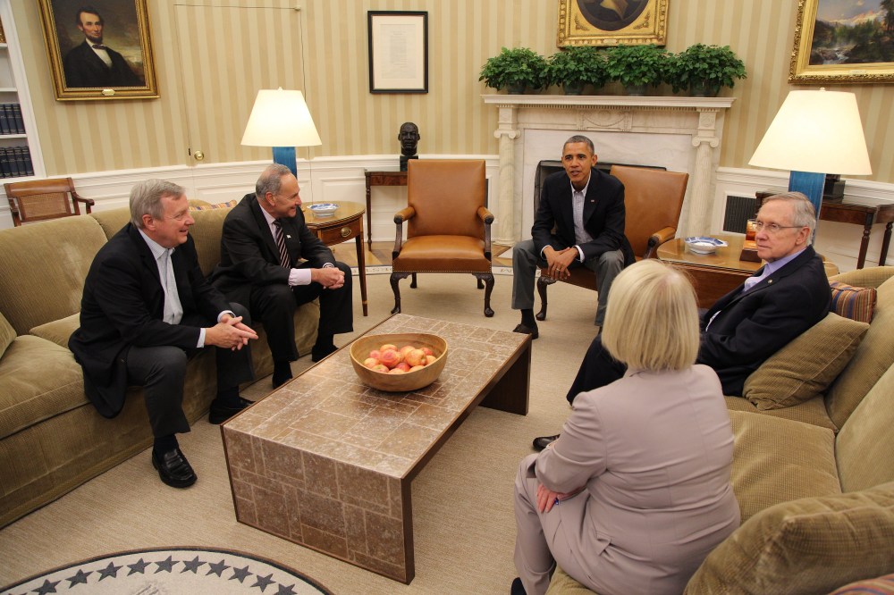 US President Barack Obama (C) meets with Senate Democratic leaders (L-R) Dick Durbin, Chuck Shumer, Harry Reid and Patty Murray, in the Oval Office in Washington DC on Oct. 12, 2013.