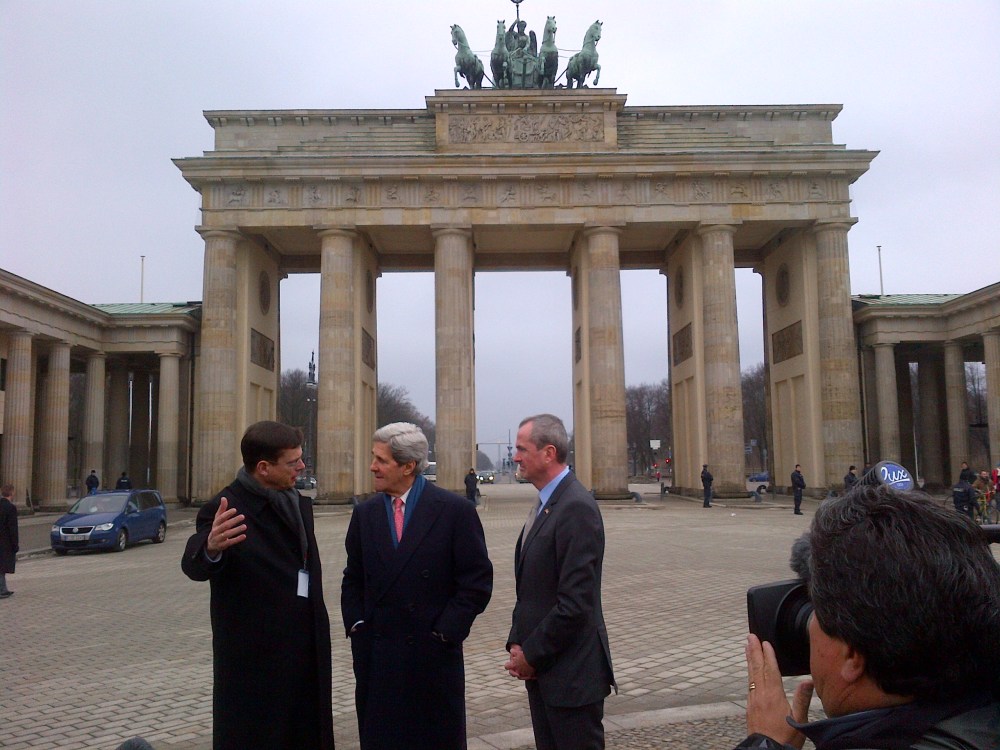 Secretary Kerry walked to look at the Brandenberg Gate (Photo: Catherine Chomiak/NBC News)