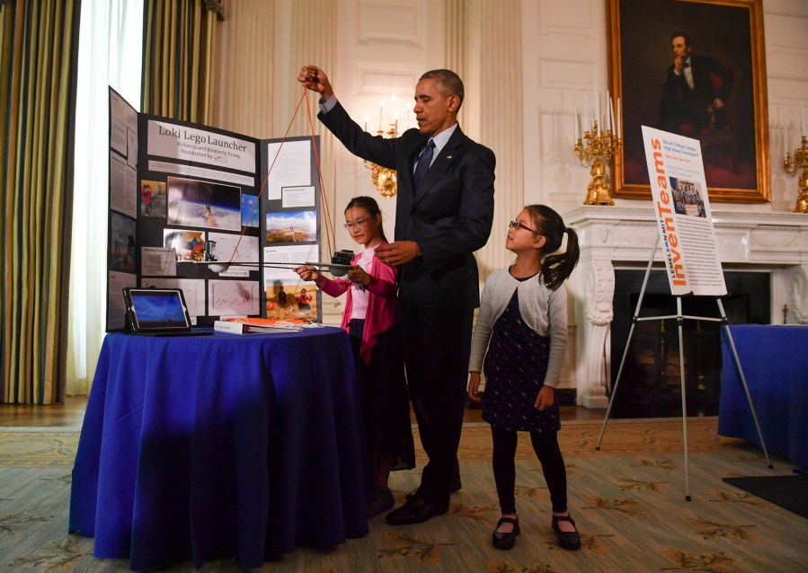 WASHINGTON, DC - APRIL 13: Sisters Kimberly, 9, right, and Rebe (Photo by Ricky Carioti/ The Washington Post/Getty)