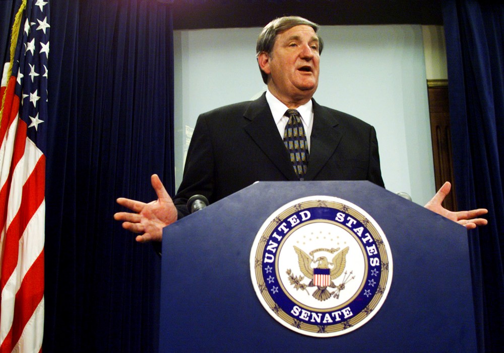 Senator Bob Smith talks to reporters in the U.S. Capitol, July 13, 1999.
