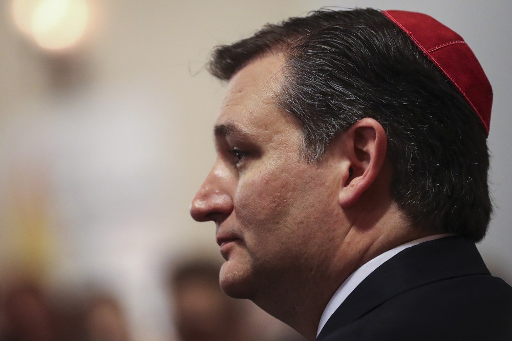 U.S. Republican presidential candidate Ted Cruz wears a yarmulke as he speaks to Jewish community leaders at a campaign event in the Brooklyn borough of New York, April 7, 2016.  (Photo by Carlo Allegri/Reuters)