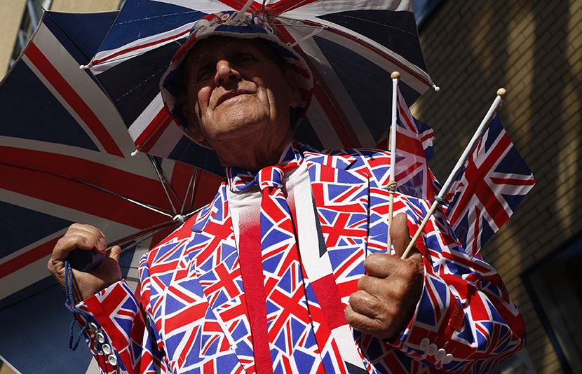 A royal supporter stands outside the Lindo Wing of St Mary's Hospital, where Britain's Catherine, Duchess of Cambridge is due to give birth, in London July 19, 2013.  The first child of Prince William and his wife Kate is due in July, with the couple...