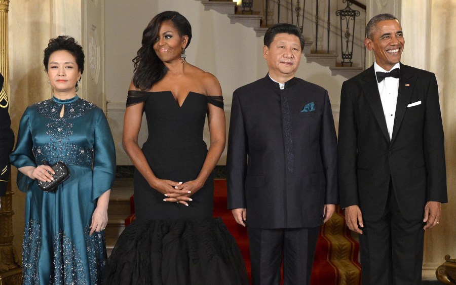 U.S. President Barack Obama and first lady Michelle Obama pose with Chinese President Xi Jinping and Madame Peng Liyuan as they arrive for a State Dinner at the White House, Sept. 25, 2015. (Photo by Mike Theiler/Reuters)