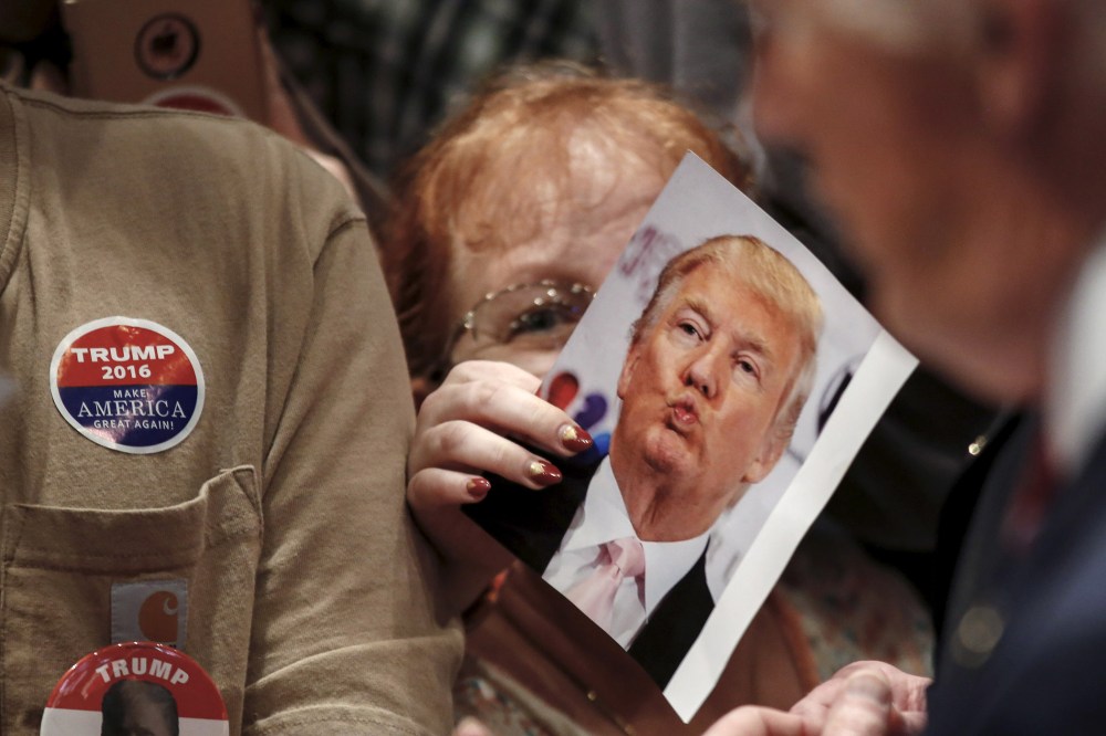 A woman works her way to the front of the crowd as Republican U.S. presidential candidate Donald Trump signs autographs after addressing a Trump for President campaign rally in Macon, Ga., Nov.30, 2015. (Photo by Christopher Aluka Berry/Reuters)