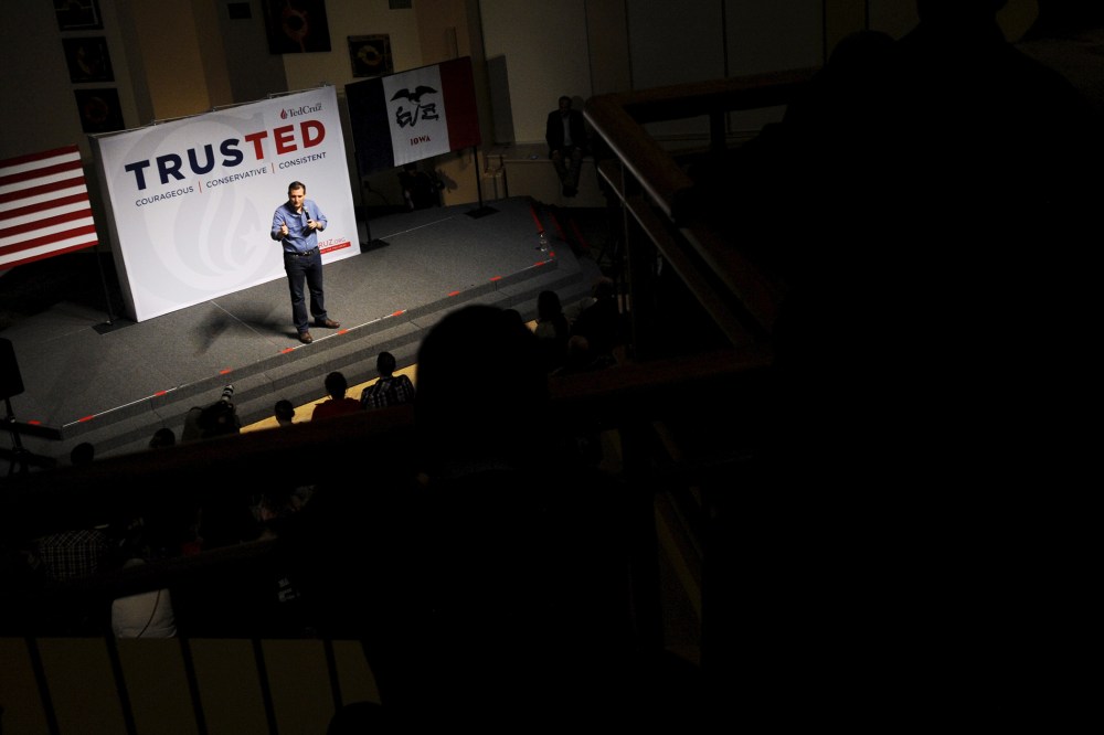 U.S. Republican presidential candidate Ted Cruz speaks at campaign stop Dordt College in Sioux Center, Iowa, Jan. 5, 2016. (Photo by Mark Kauzlarich/Reuters)
