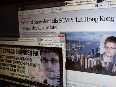 An interview of Edward Snowden by the South China Morning Post newspaper and a website supporting Snowden in Hong Kong are displayed on a computer screen in Hong Kong on June 12, 2013. (Photo by  Bobby Yip/Reuters)