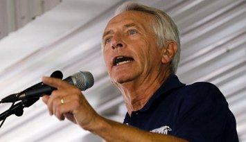 'Get out of the way so I can help my people'