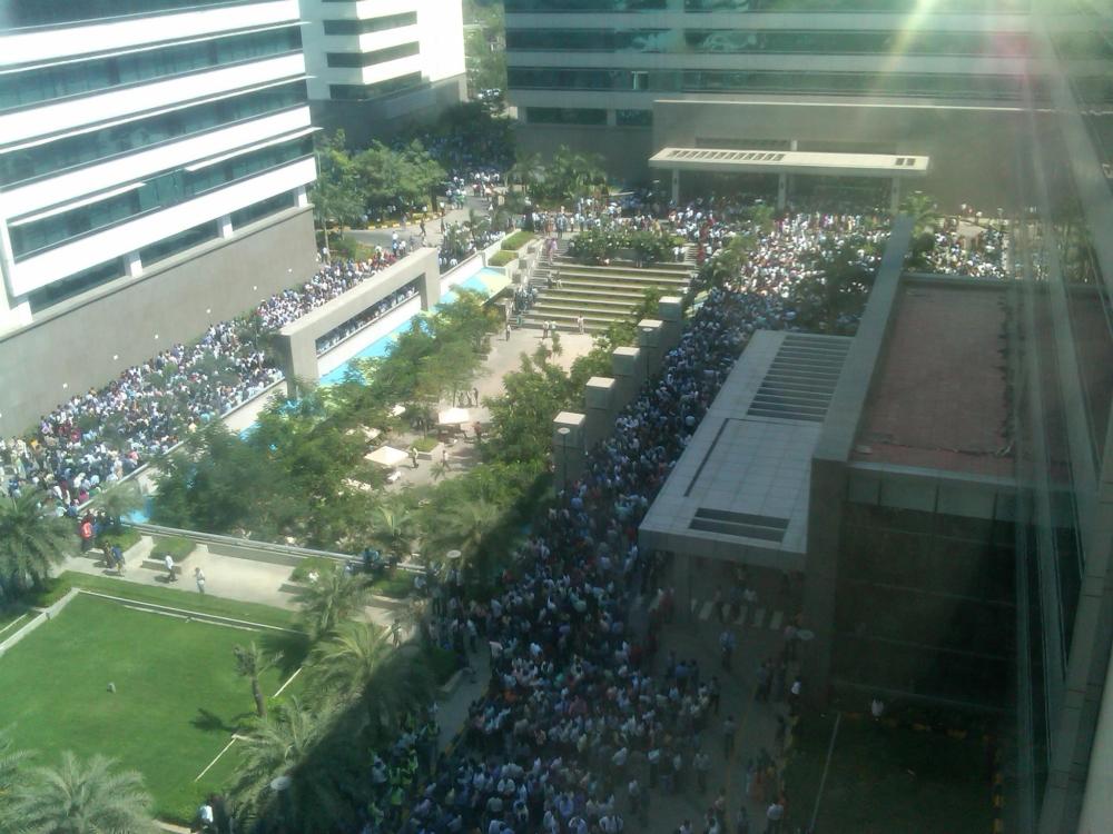 Earthquake in Indonesia causes evacuation a thousand miles away