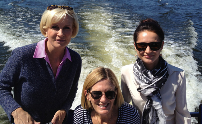 Mika (l.) with Ginny Brzezinski and Natalia Brzezinski
