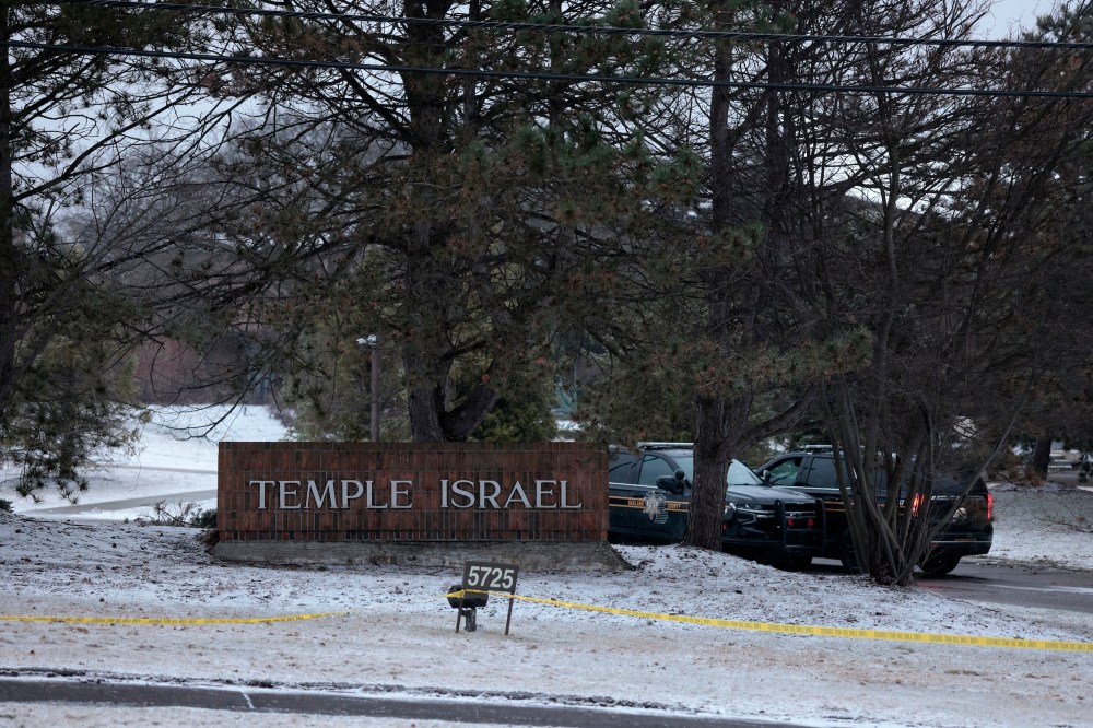 Police guard Temple Israel in West Bloomfield, Michigan